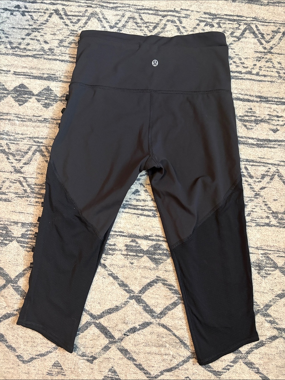 lululemon athletica Women's Black Athletic Cropped Shorts